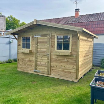 abri de jardin en bois avec un toit 2 pentes