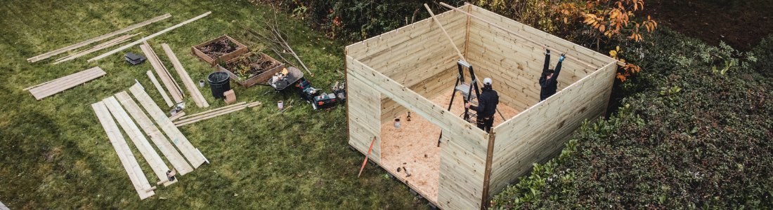 montage d'un abri de jardin en bois